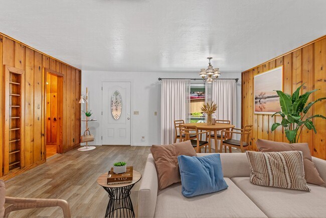 Building Photo - 475 Riverview Dr