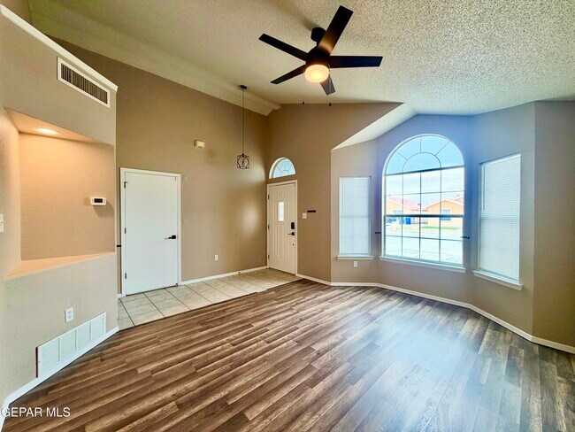 Building Photo - 3904 Tierra Marfil Rd