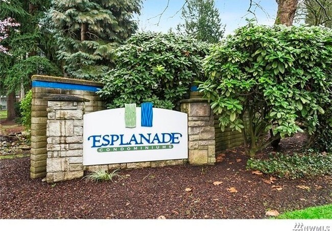 Building Photo - 2 Bed 1 Bath Condo in Remodeled Esplanade ...