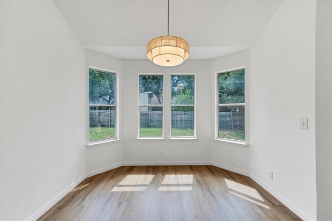 Building Photo - 1707 Primrose Ln