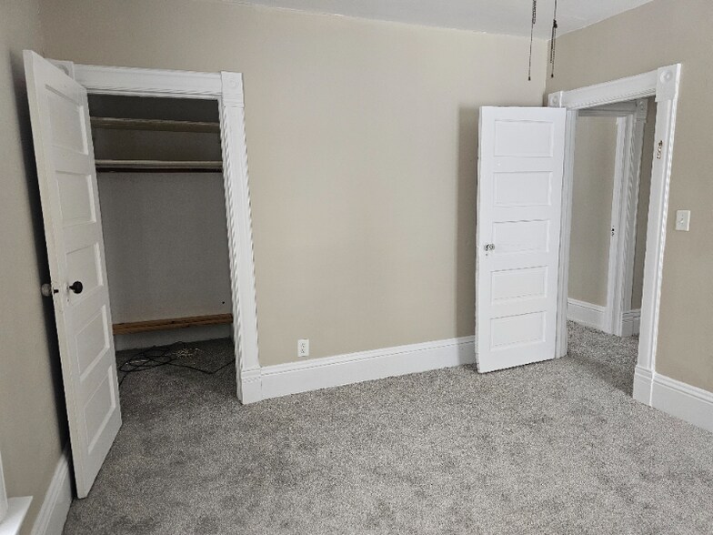 Building Photo - 107 S Hawley St