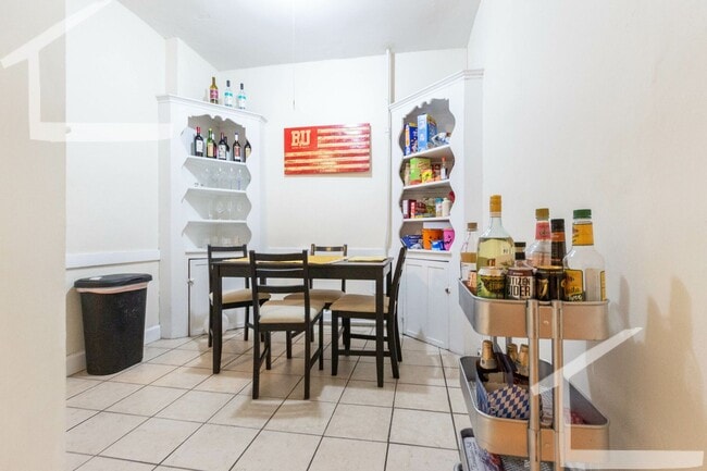 Building Photo - Perfect location! 3-bed, 1-bath Apartment near BU. Heat/Hot Water Included.