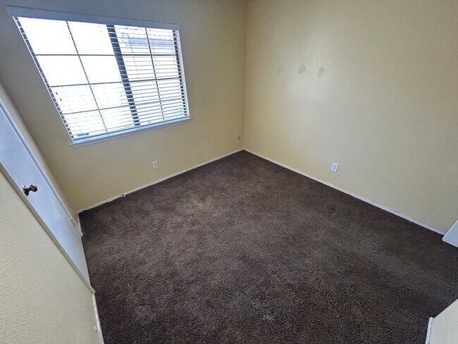 Building Photo - BEAUTIFULLY RENOVATED HOME WITH NEW PAINT, CARPET, AND LIGHT FIXTURES