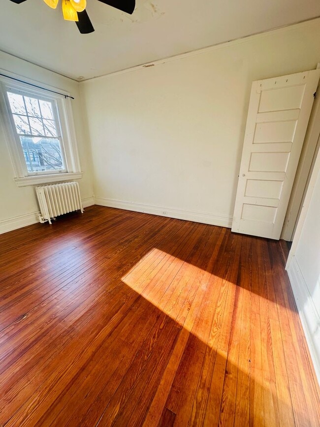 Building Photo - Charming 3bdrm/1.5bth Home Conveniently Located in Richmond's Carytown Area w/Private Balcony!!