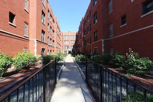 Primary Photo - 3941 N Janssen Ave