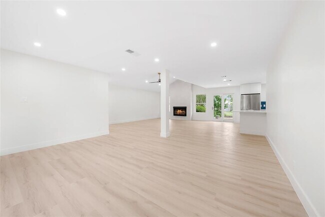 Building Photo - 1403 Creekview Dr
