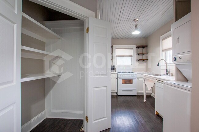 Building Photo - 499 Winton Terrace NE