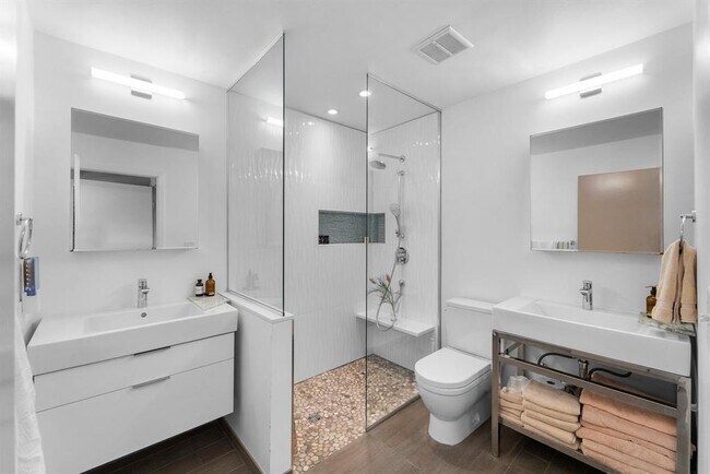 Building Photo - 2402 Rockingham Cir