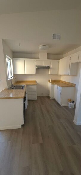 Building Photo - 915 Almond Blossom Dr