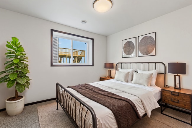 Building Photo - 4-bedroom, 3-bathroom Horace Single-Family Home w/ 3 Stall Garage