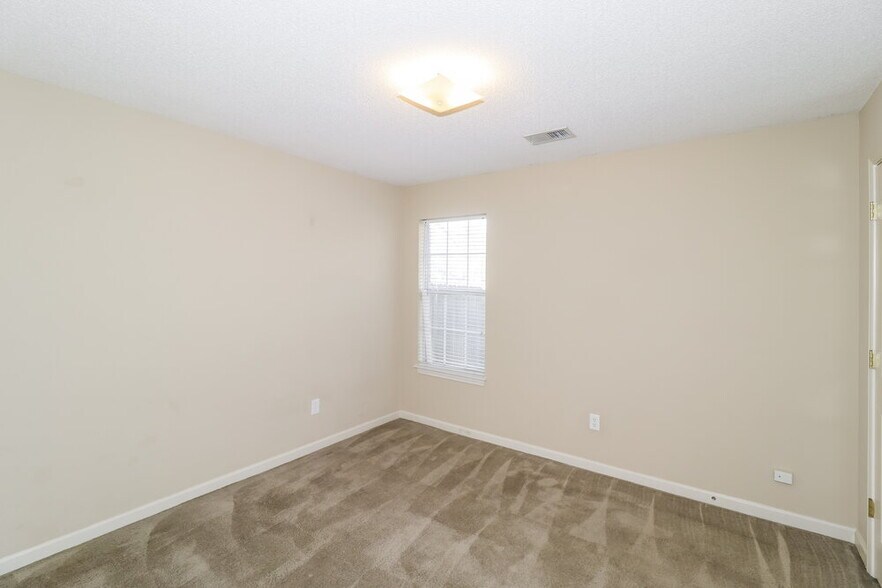 Building Photo - 6804 Kamali Ave