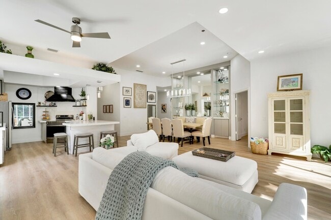 Building Photo - 387 Kelsey Park Dr