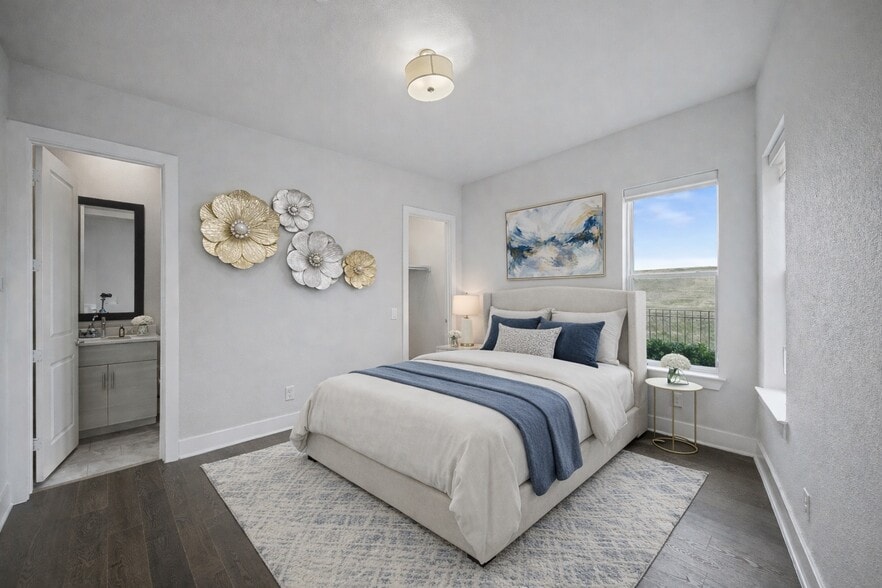 Building Photo - 381 E Greenbriar Ln