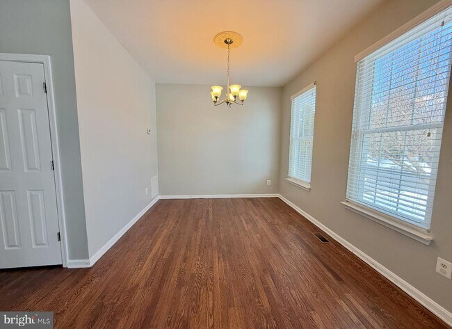 Building Photo - 12410 Iona Sound Dr