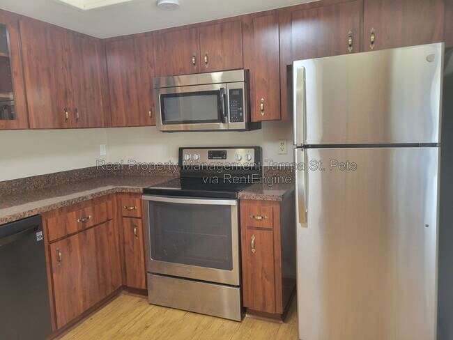 Building Photo - 2024 Sheffield Ct