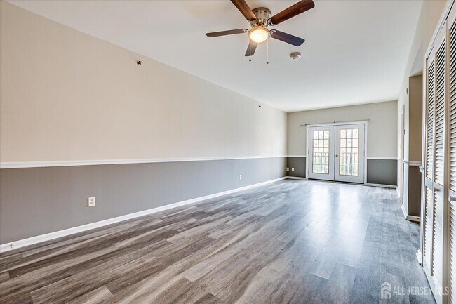 Building Photo - 160 Durham Ave