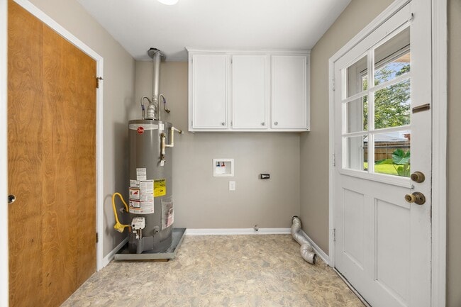 Building Photo - 5923 Pebble Springs Dr