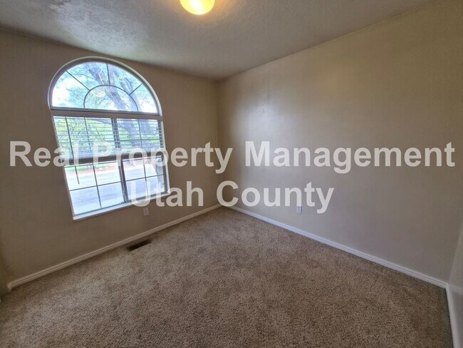 Building Photo - 510 E 300 S
