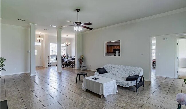 Building Photo - 1375 Selby Phillips Dr