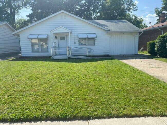 Primary Photo - 1064 E 167th St