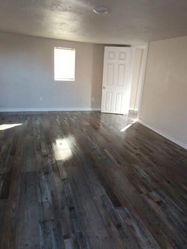 Building Photo - Beautiful  3 bed Bed 1Bath apartment for rent in SE OKC