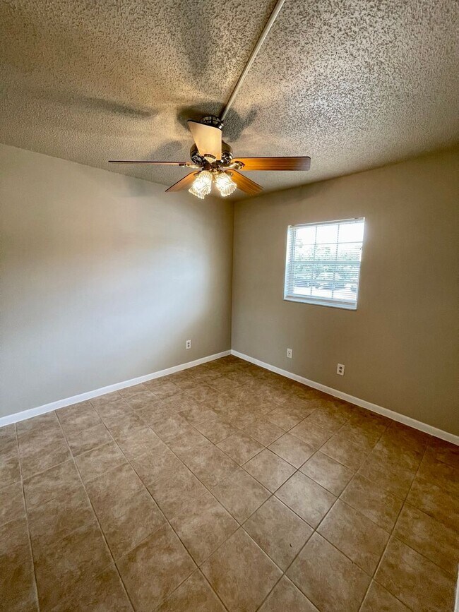 Building Photo - 1664 Sunny Brook Ln