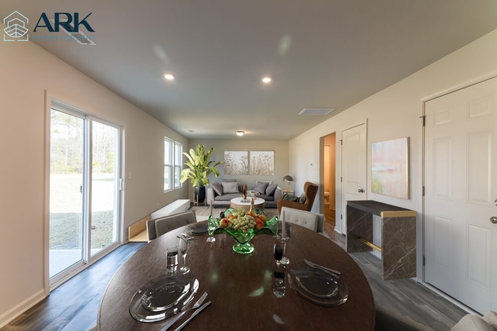 Building Photo - 104 Kyle's Ct