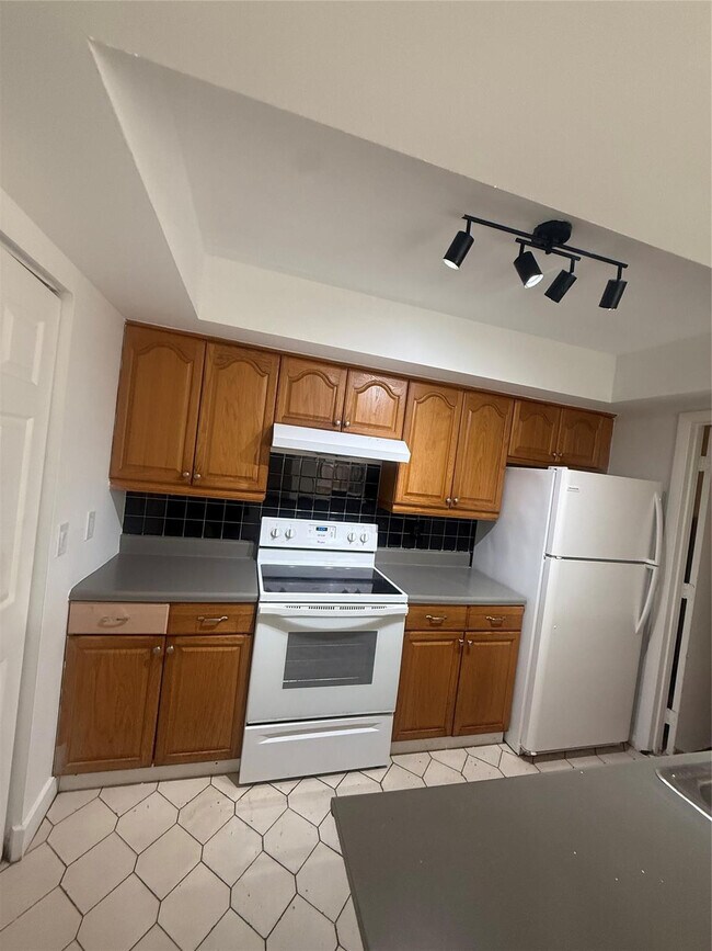 Building Photo - 7427 SW 13th St