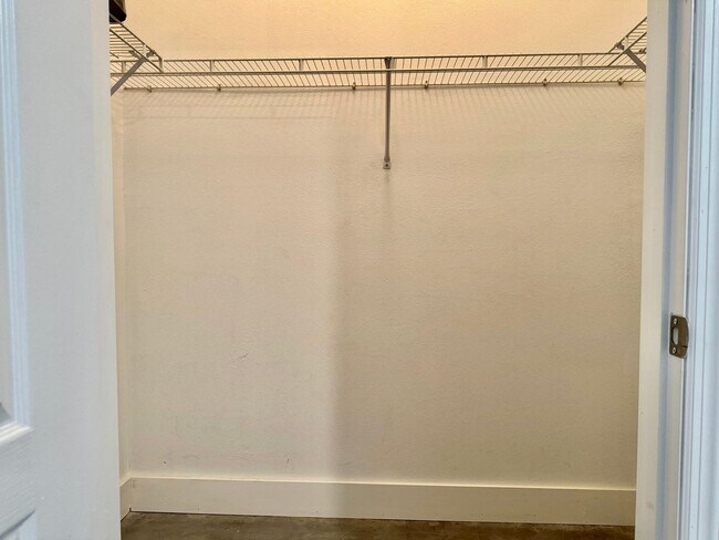 Building Photo - 2 Bedroom condo with 2 Car Garage Condo Fo...