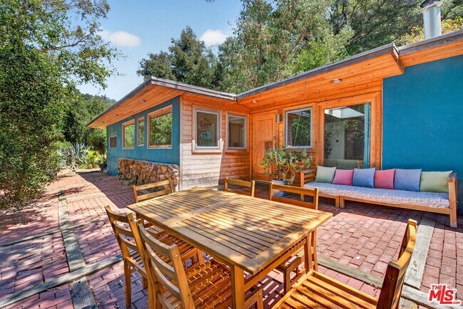 Building Photo - 1738 Topanga Skyline Dr