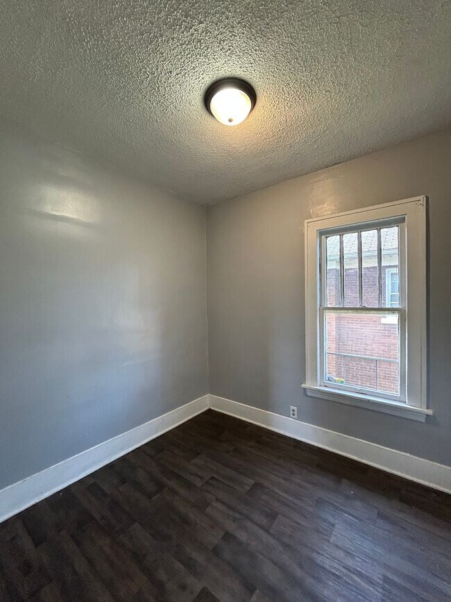 Building Photo - Updated 3-Bedroom, 1-Bathroom Home – $1,400/Month | Accepting Section 8