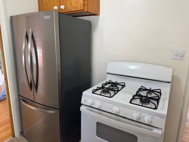 Building Photo - 1055 Thompson Ave