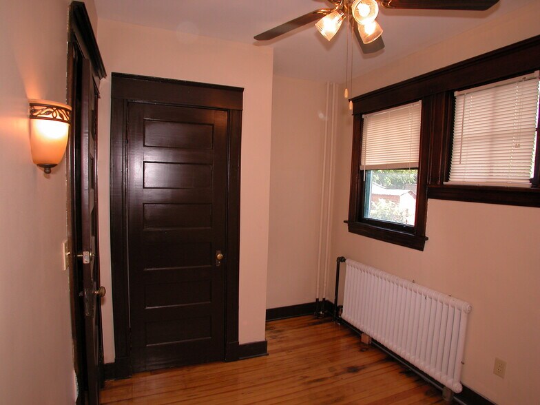 Building Photo - 208 Ontario St