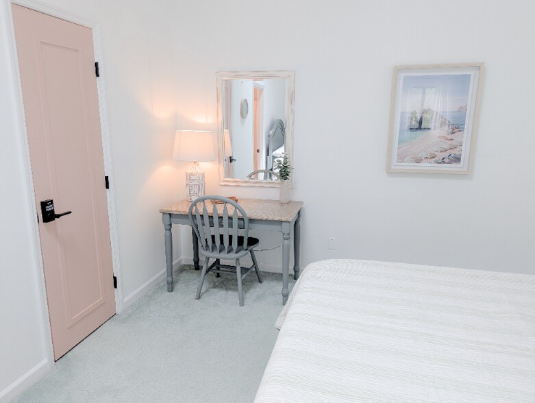 Building Photo - 1095 Plantation Dr W