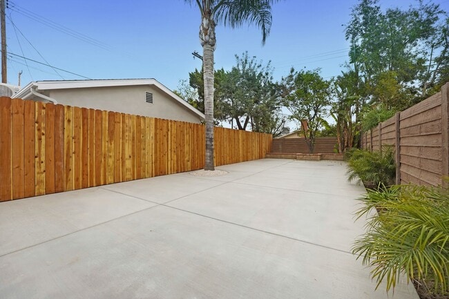 Building Photo - Stunning New Construction ADU | 3BR + Den ...