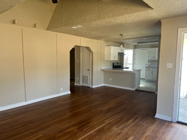 Building Photo - 804 E Cantey St