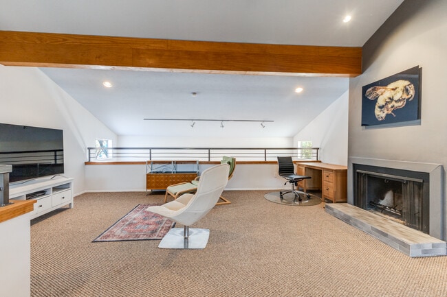 Building Photo - 4411 Gilbert Ave