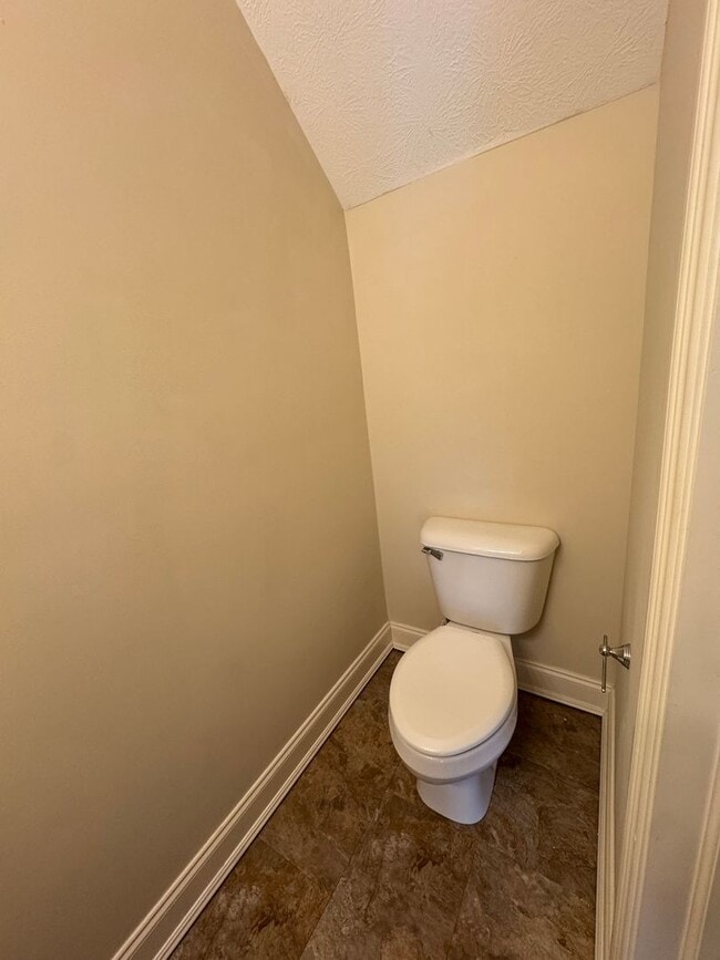Building Photo - 581 Beehler Dr