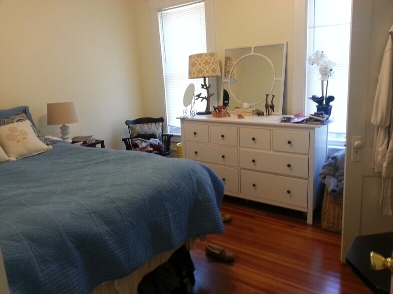 Building Photo - 163 Nicoll St