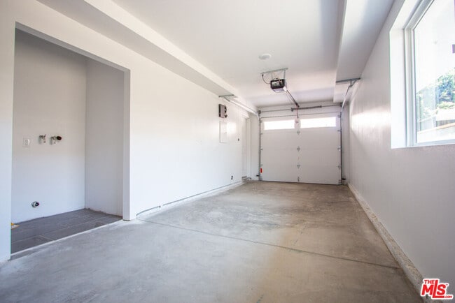Building Photo - 2208 Hauser Blvd