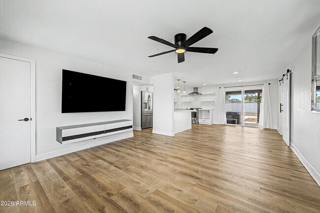 Building Photo - 4101 E Calavar Rd