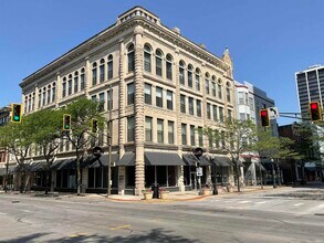 Building Photo - 112 W Washington Blvd