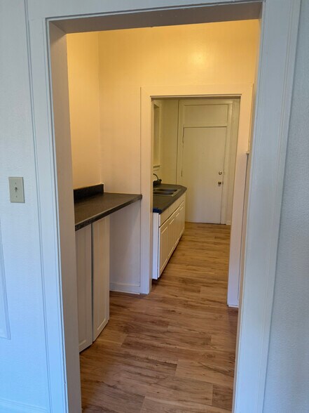 Building Photo - 8220 S Langley Ave