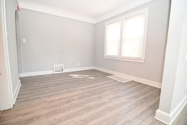 Building Photo - 23304 Cayuga Ave