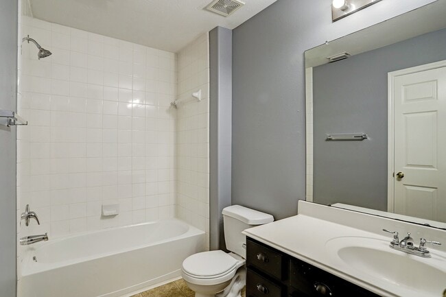 Building Photo - 407 Annatto Ln