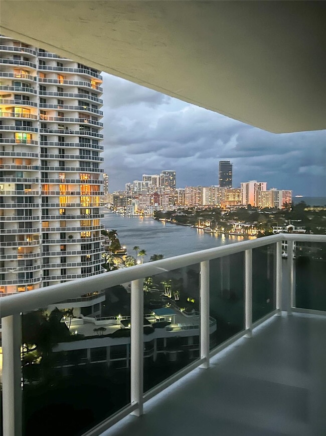 Building Photo - 20515 E Country Club Dr