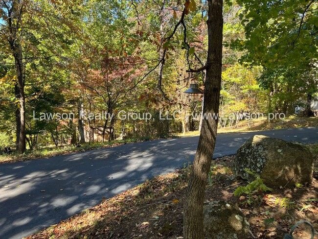 Building Photo - Nature Lover's Paradise-Easy Access to Vin...