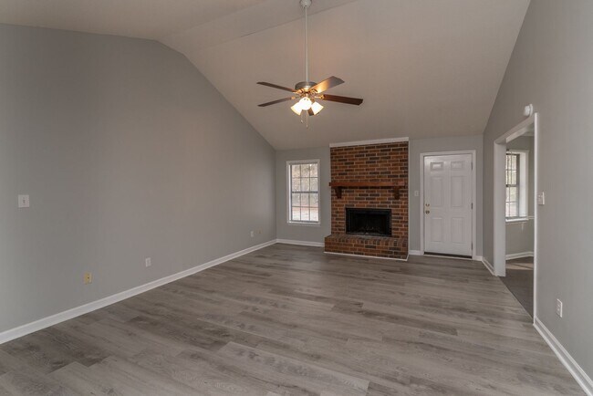 Building Photo - Updated 3 BR/2 BA - 10 Minutes From Gate 5 @ Ft. Gordon