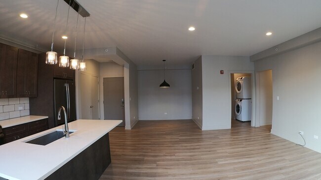 Building Photo - 5001 Prospect Ave