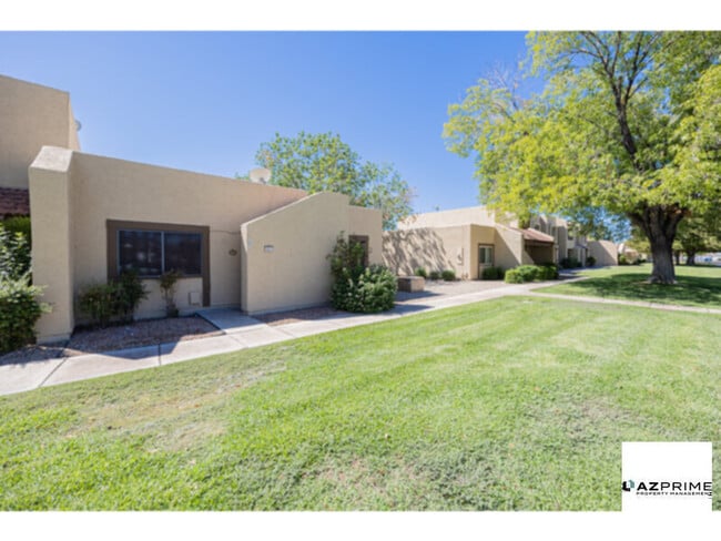 Primary Photo - Lovely 3/2 End Unit Townhouse in Glendale ...